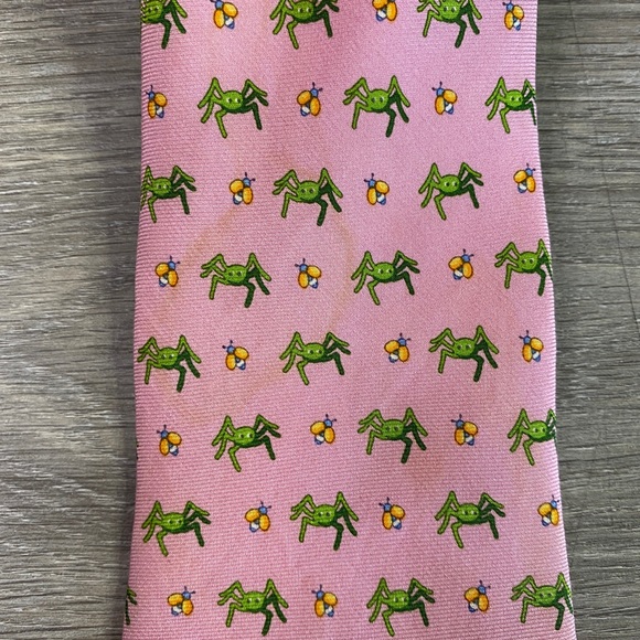 Brooks Brothers Makers And Merchants 100% Silk Tie. Pink With Spiders And Bug - Picture 3 of 5